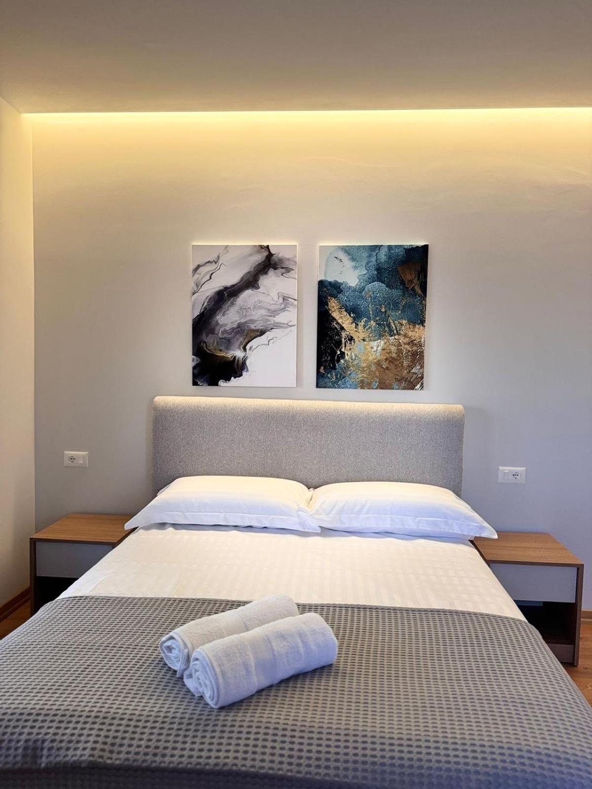 Izi Boutique Apartment ติรานา ภายนอก รูปภาพ