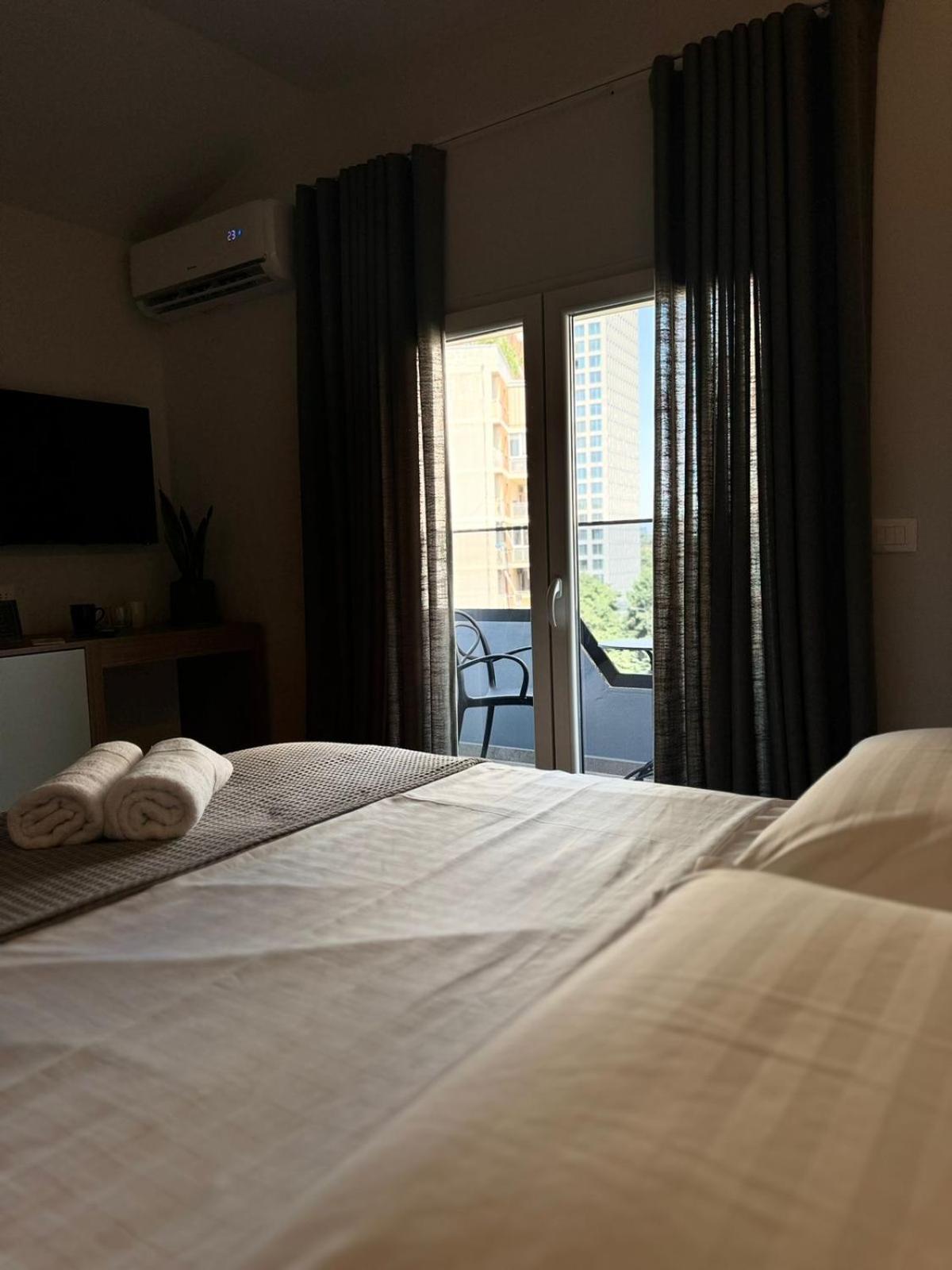 Izi Boutique Apartment ติรานา ภายนอก รูปภาพ