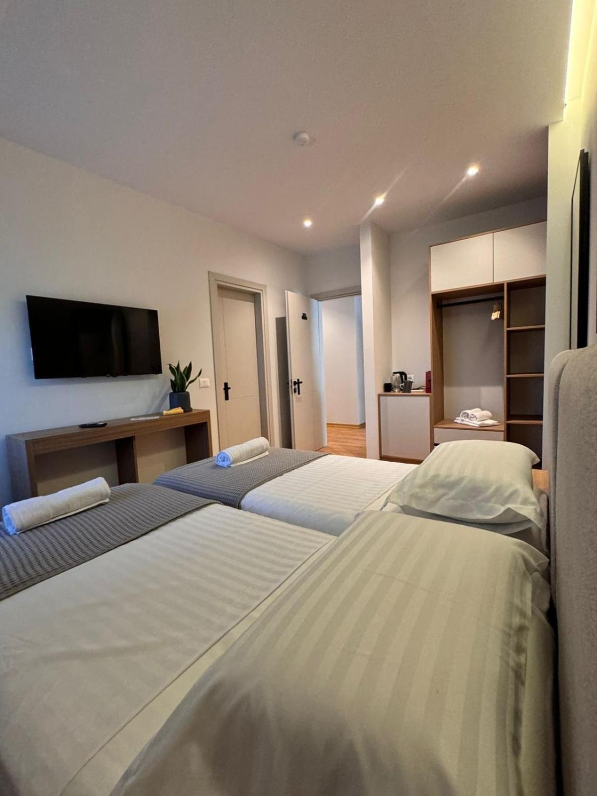 Izi Boutique Apartment ติรานา ภายนอก รูปภาพ