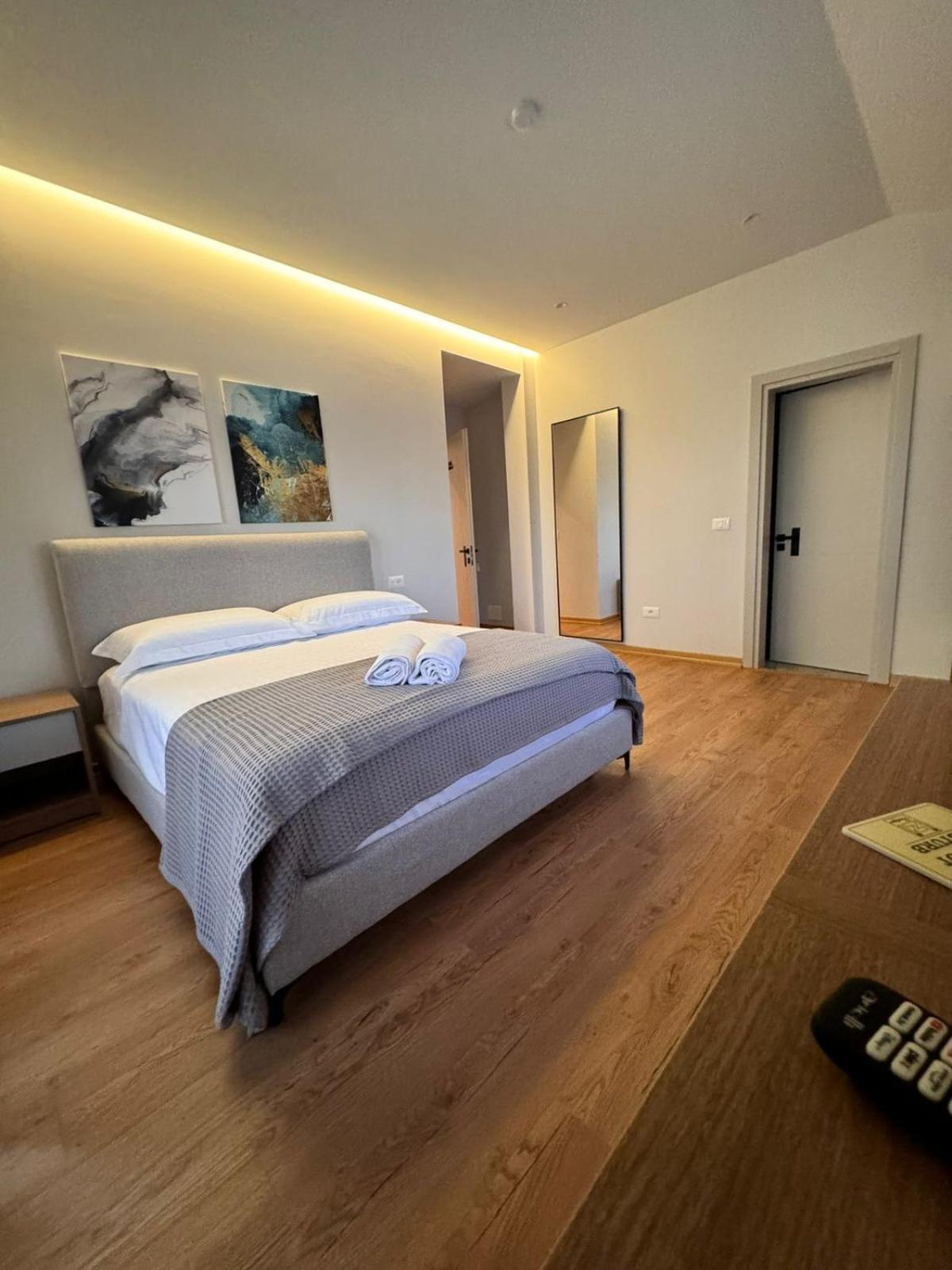 Izi Boutique Apartment ติรานา ภายนอก รูปภาพ