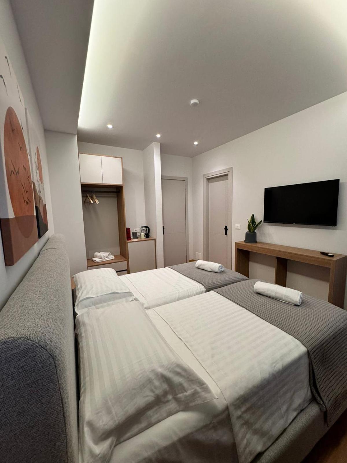 Izi Boutique Apartment ติรานา ภายนอก รูปภาพ