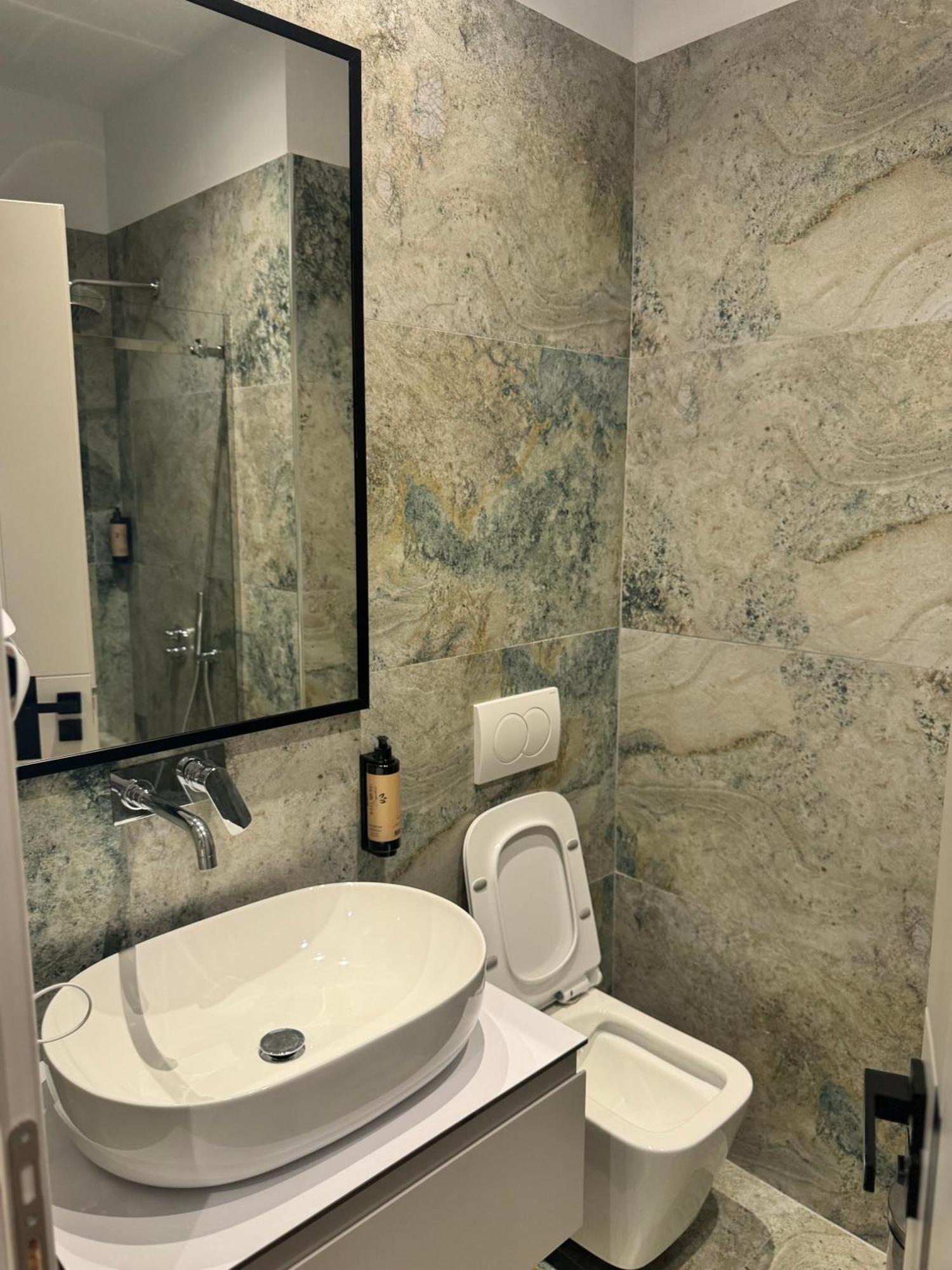 Izi Boutique Apartment ติรานา ภายนอก รูปภาพ