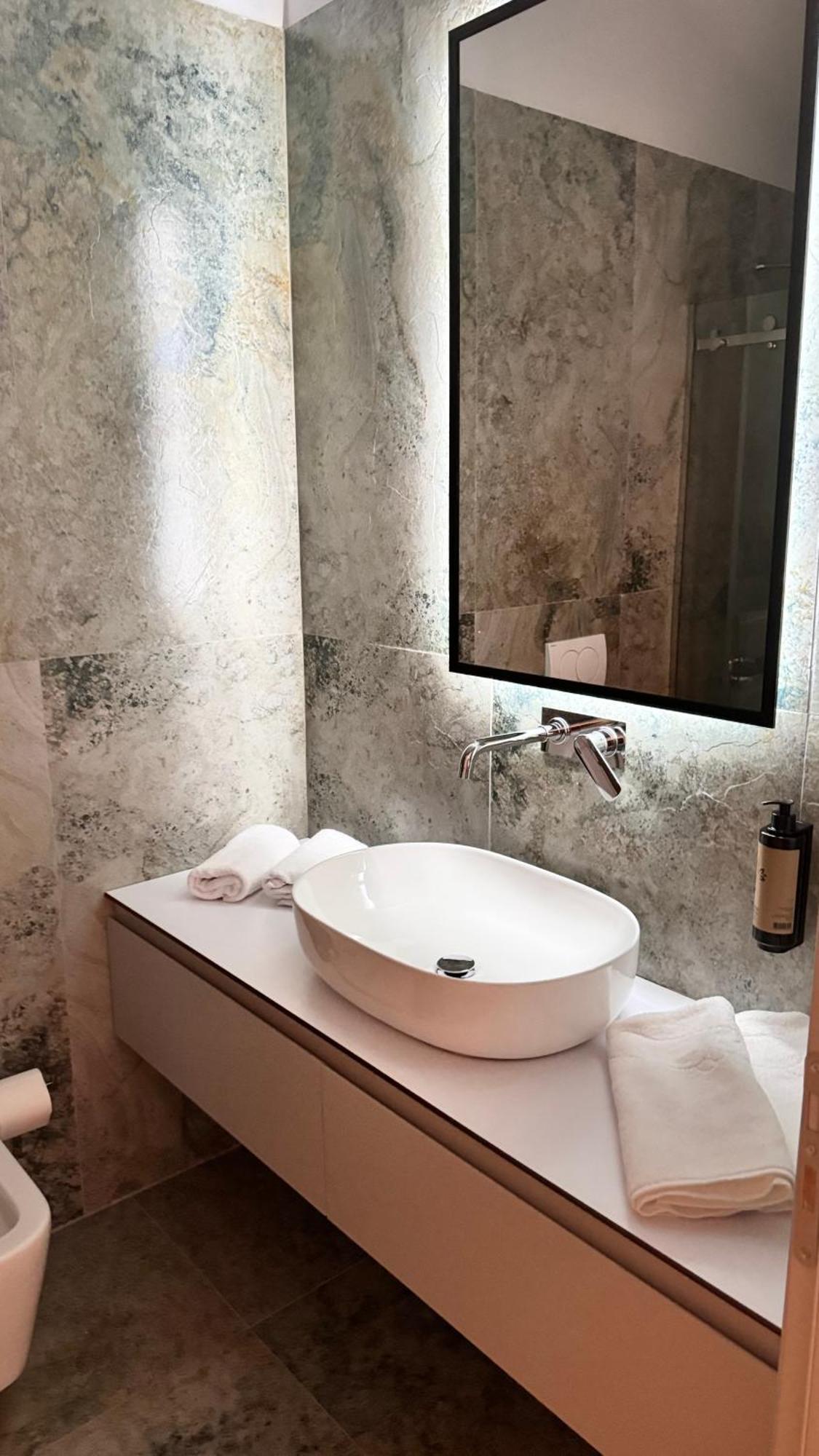 Izi Boutique Apartment ติรานา ภายนอก รูปภาพ