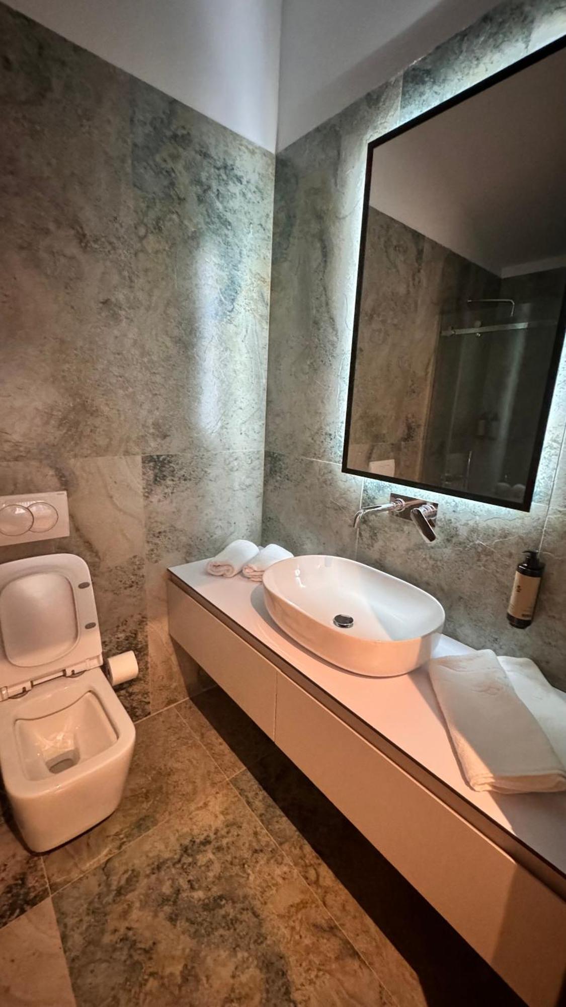 Izi Boutique Apartment ติรานา ภายนอก รูปภาพ